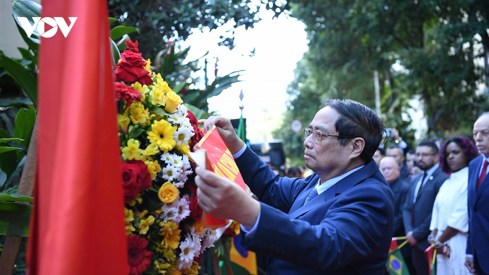 Thủ tướng dâng hoa tại Biển Kỷ niệm tôn vinh mang tên Chủ tịch Hồ Chí Minh