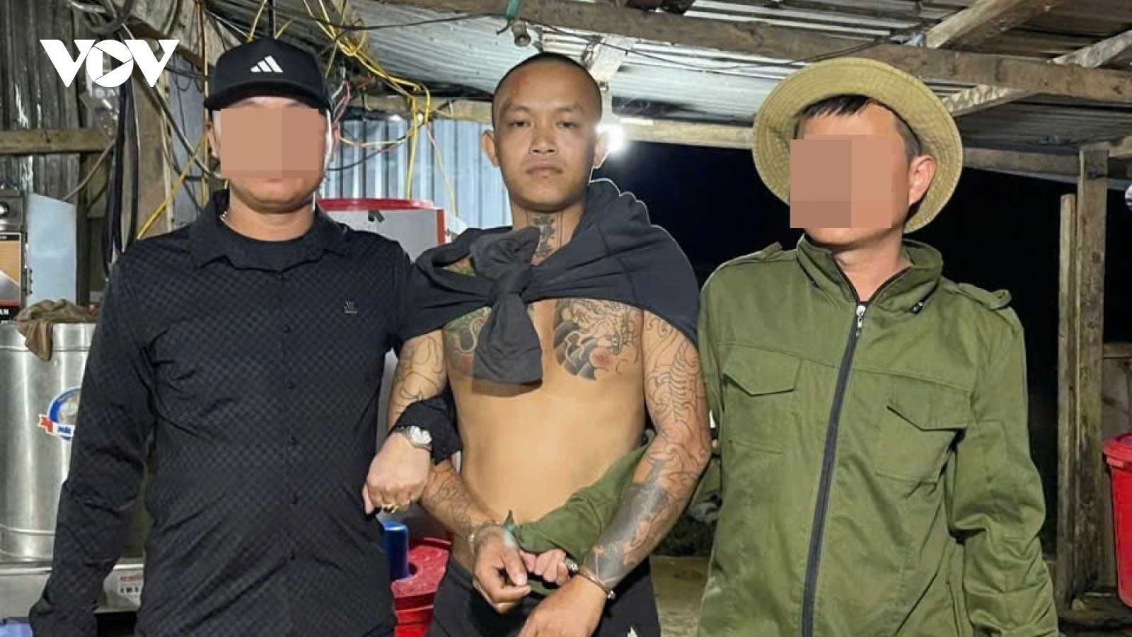 Bắt giữ đối tượng truy nã nguy hiểm khi đang lẩn trốn tại bãi vàng ở Đà Nẵng