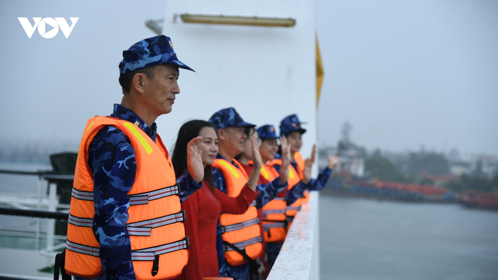 Tàu Cảnh sát biển Việt Nam bắt đầu hải trình đến Indonesia