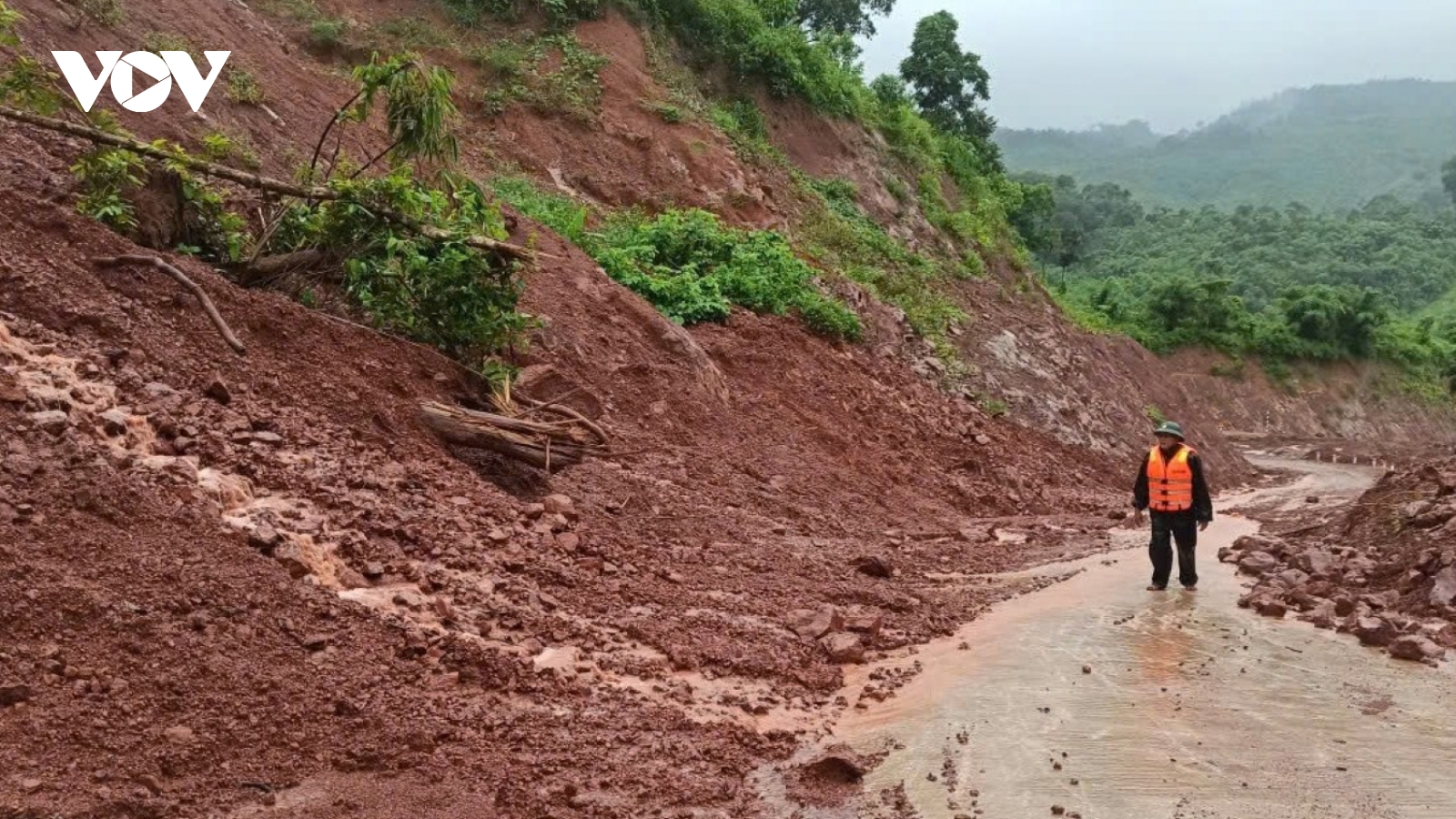 Mưa lớn trước khi bão số 6 đổ bộ, nhiều nơi ở tỉnh Quảng Trị bị ngập