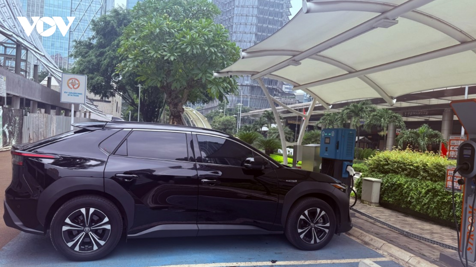 Tăng tốc sử dụng xe điện, các trạm sạc tại Indonesia đang quá tải?