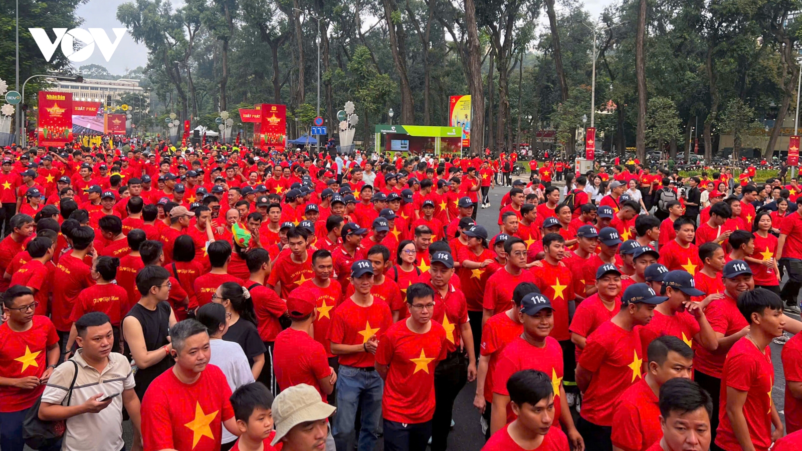 Hàng nghìn người dân TP.HCM hòa nhịp "1 tỷ bước chân"