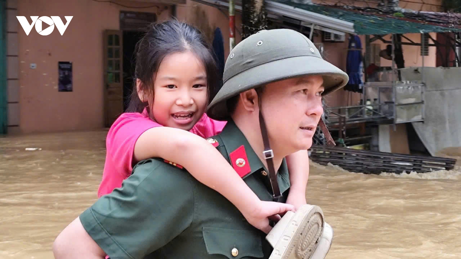 Thái Nguyên ngập nặng sau mưa dông, công an căng mình ứng cứu khẩn cấp