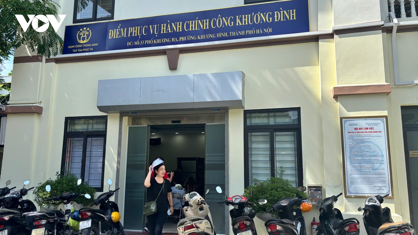 Chính quyền phường xã mới ở Hà Nội nỗ lực giải quyết thủ tục nhanh chóng cho dân