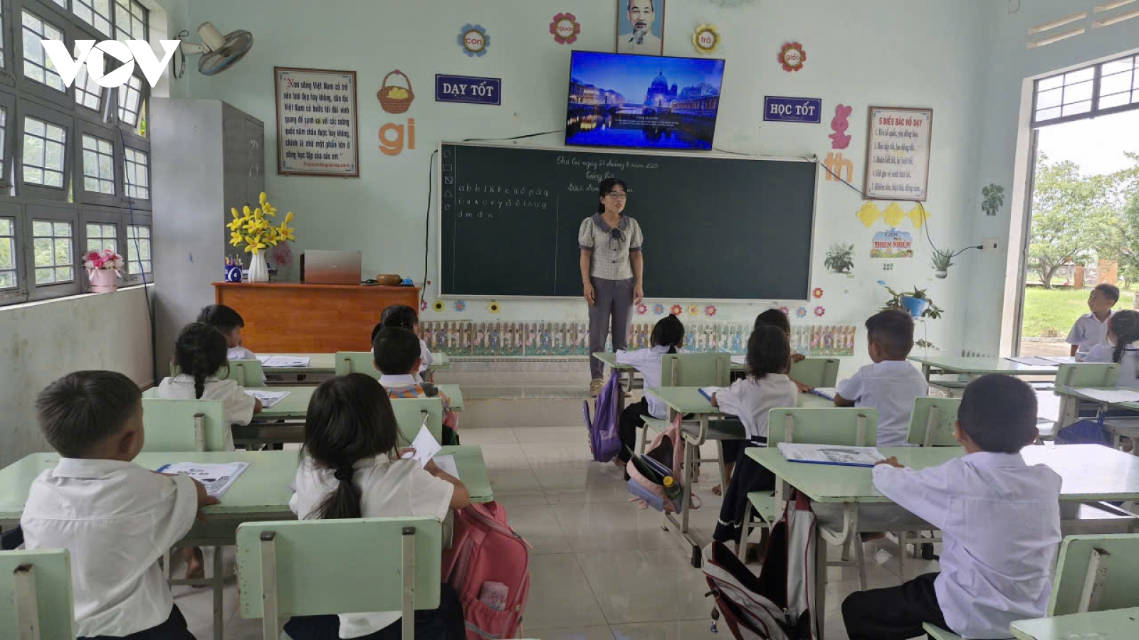 Trường nội trú ở biên giới, điểm tựa giáo dục cho các buôn làng