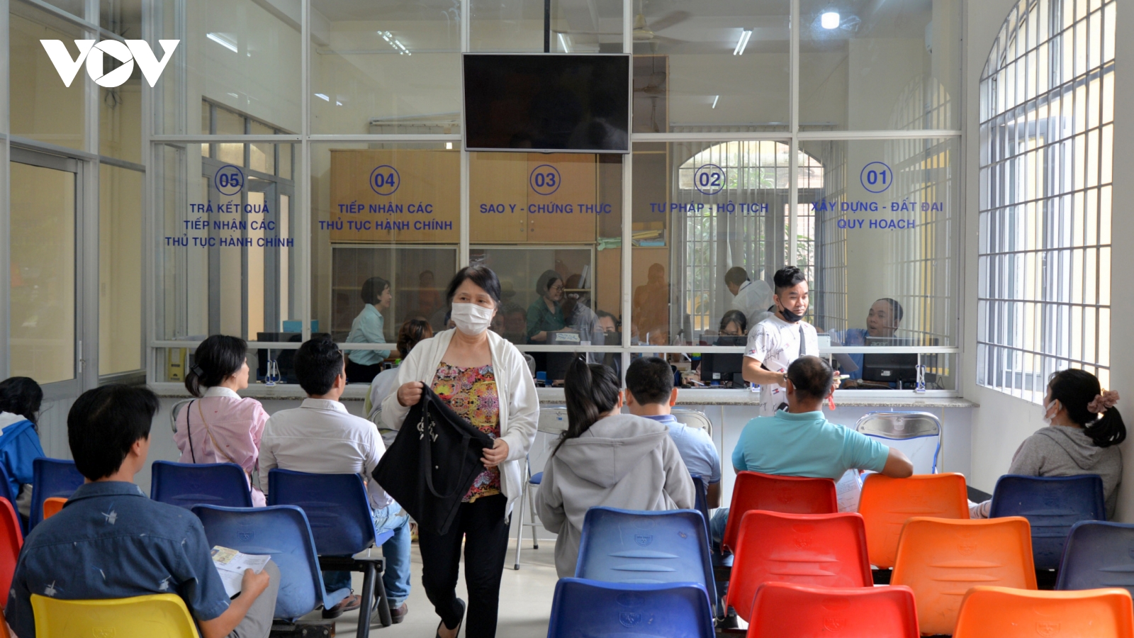 Công chức cơ sở ở TP.HCM: Áp lực nhân đôi, nỗ lực gấp ba