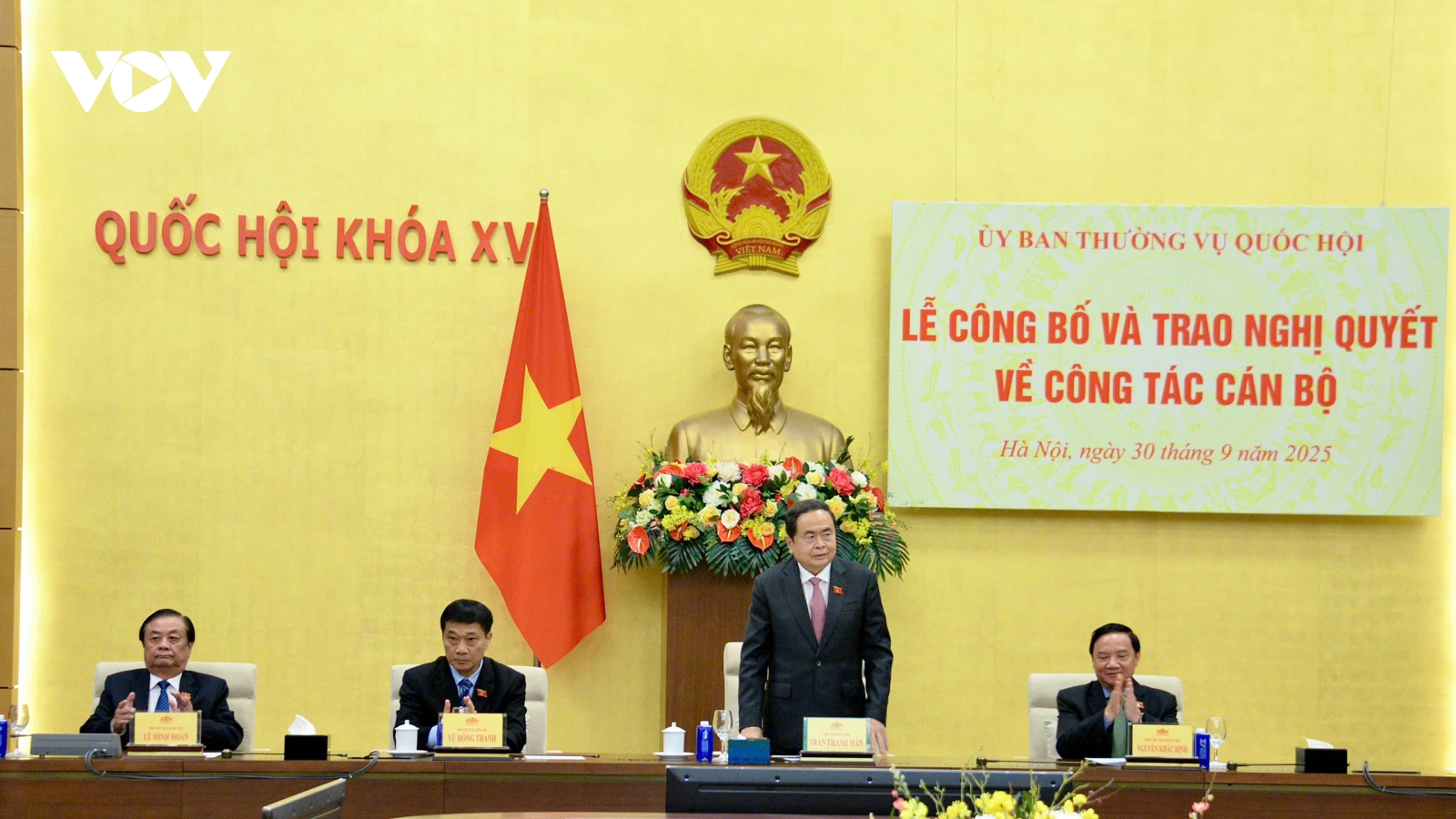 Chủ tịch Quốc hội Trần Thanh Mẫn dự Lễ công bố và trao nghị quyết về công tác cán bộ