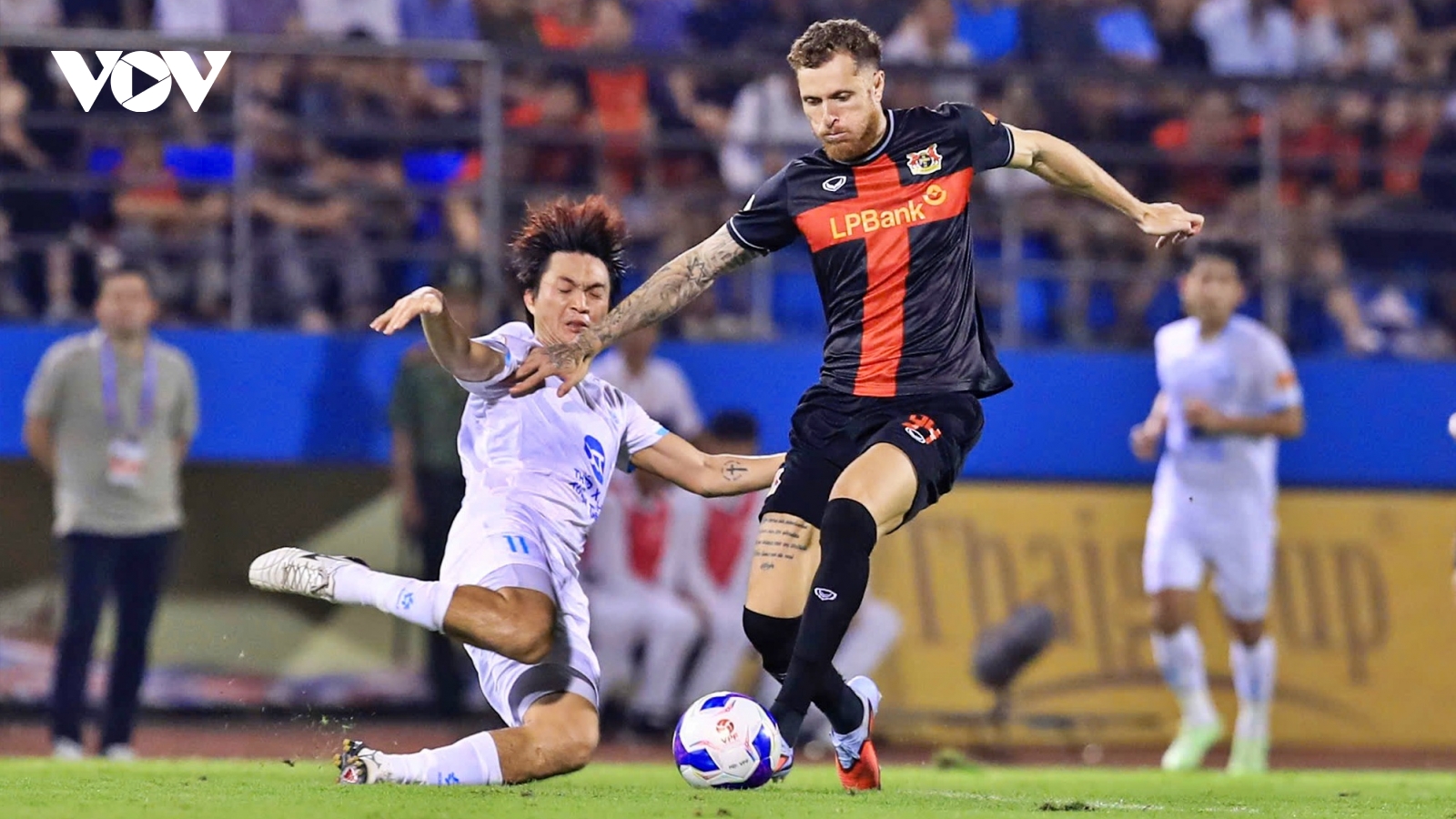 Đánh bại ĐKVĐ Nam Định, CLB Ninh Bình nối dài chuỗi trận "vô đối"