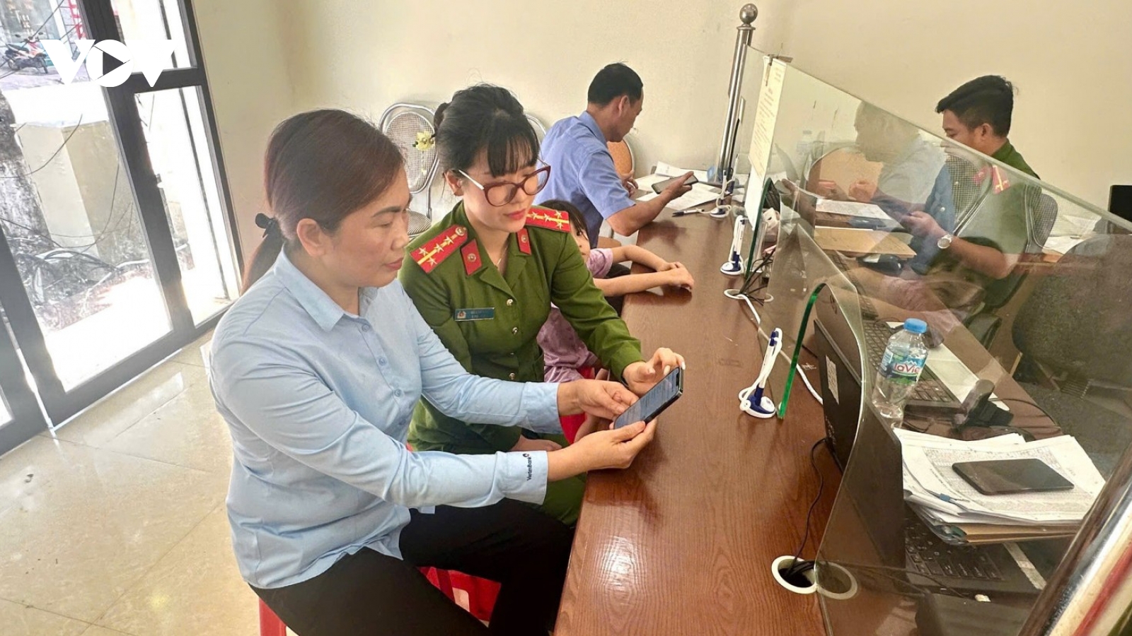 Người dân Quảng Ninh thuận lợi khi đăng ký xe tại công an cơ sở