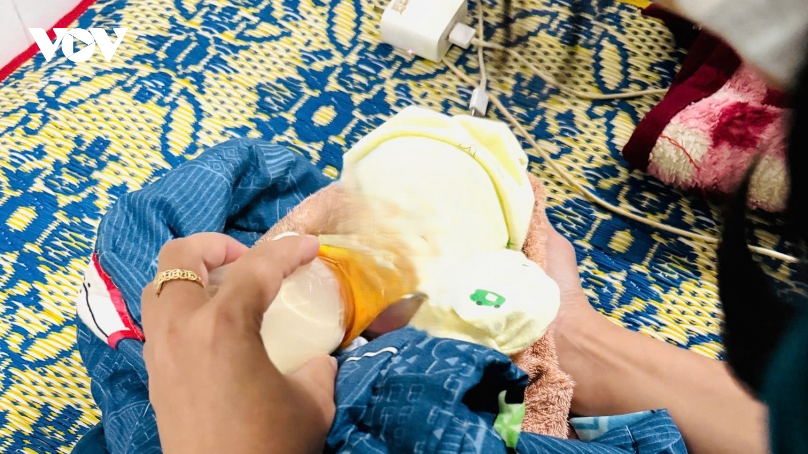 Bé sơ sinh bị bỏ rơi trong vườn nhà dân tại Quảng Trị