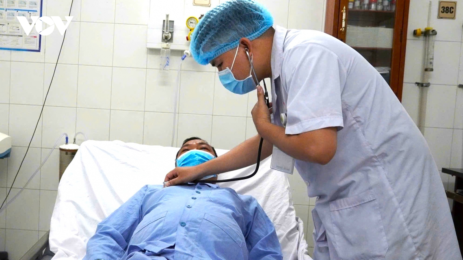 Cần Thơ: Hy hữu bệnh nhân bỏ quên hạt sapôchê 10 năm trong phế quản