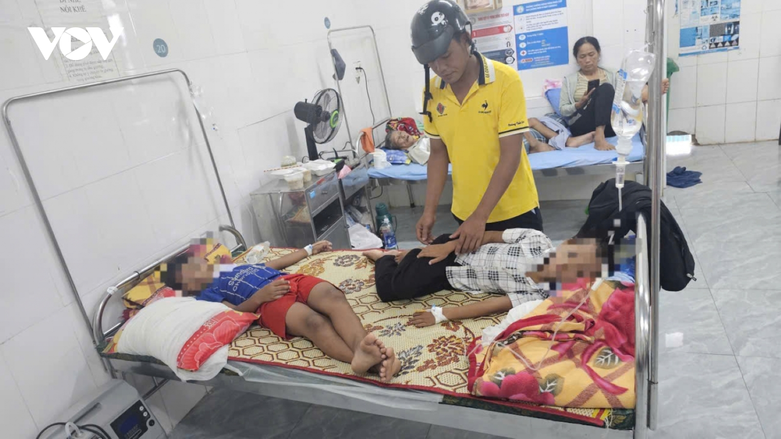 Sau bữa sáng tại trường, nhiều học sinh miền núi Quảng Trị nhập viện