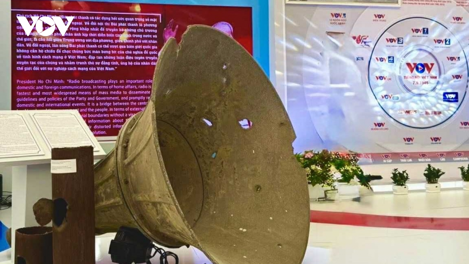 Cuộc "đấu loa" bên bờ giới tuyến