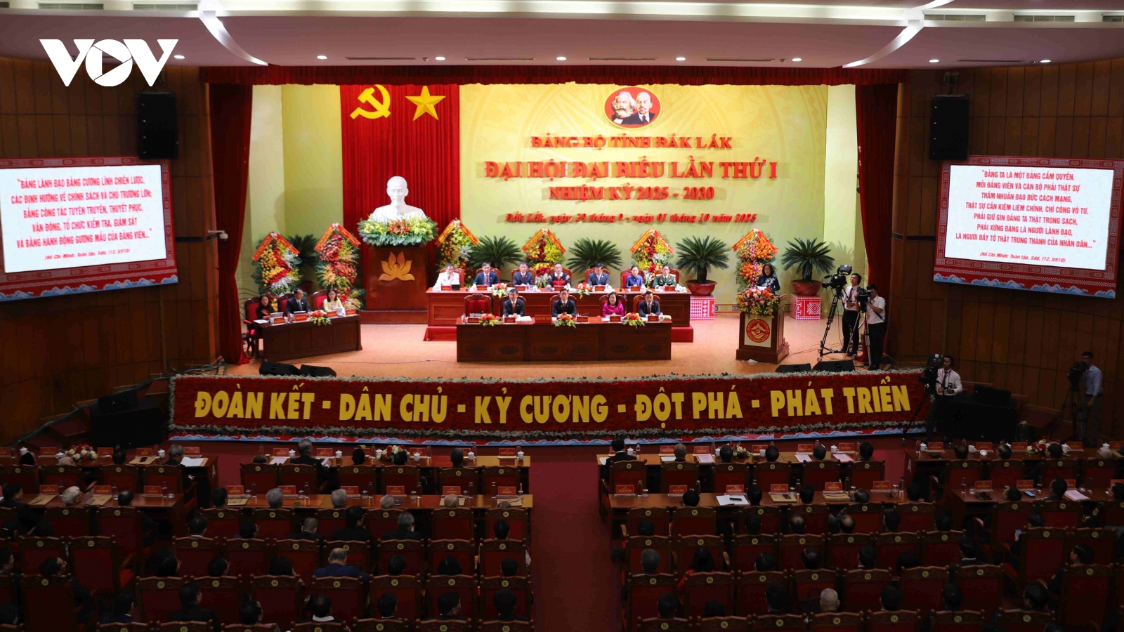 Đại hội đại biểu Đảng bộ tỉnh Đắk Lắk diễn ra trang trọng và đoàn kết