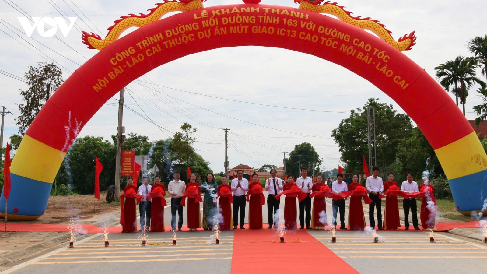 Lào Cai khánh thành đường nối cao tốc chào mừng Đại hội Đảng bộ tỉnh