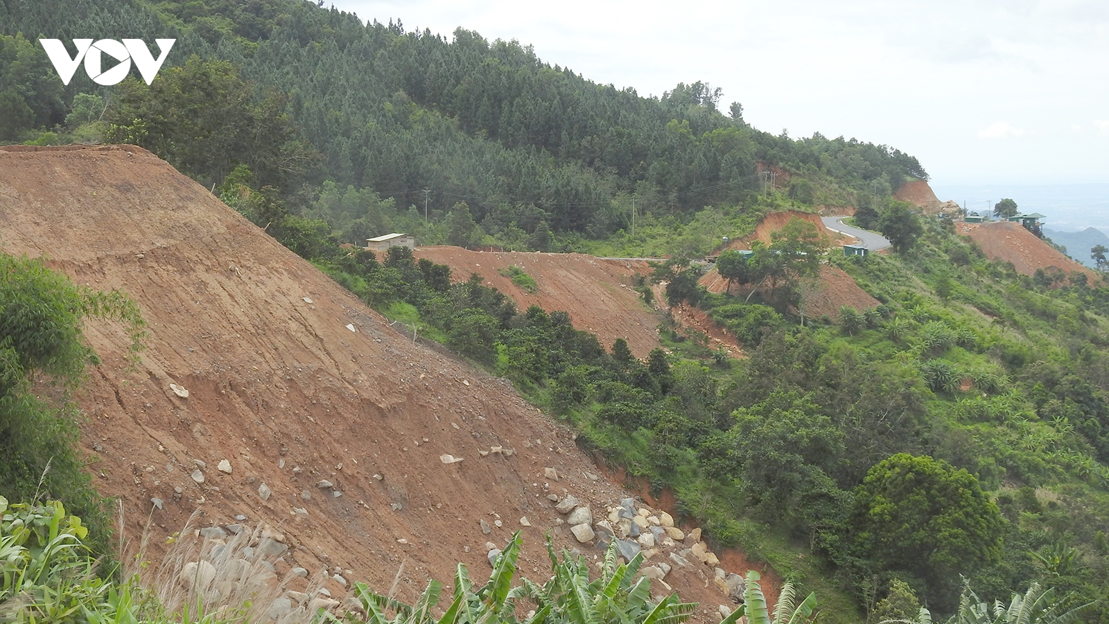 Nguy cơ sạt lở ách tắc trên nhiều tuyến giao thông huyết mạch của tỉnh Lâm Đồng