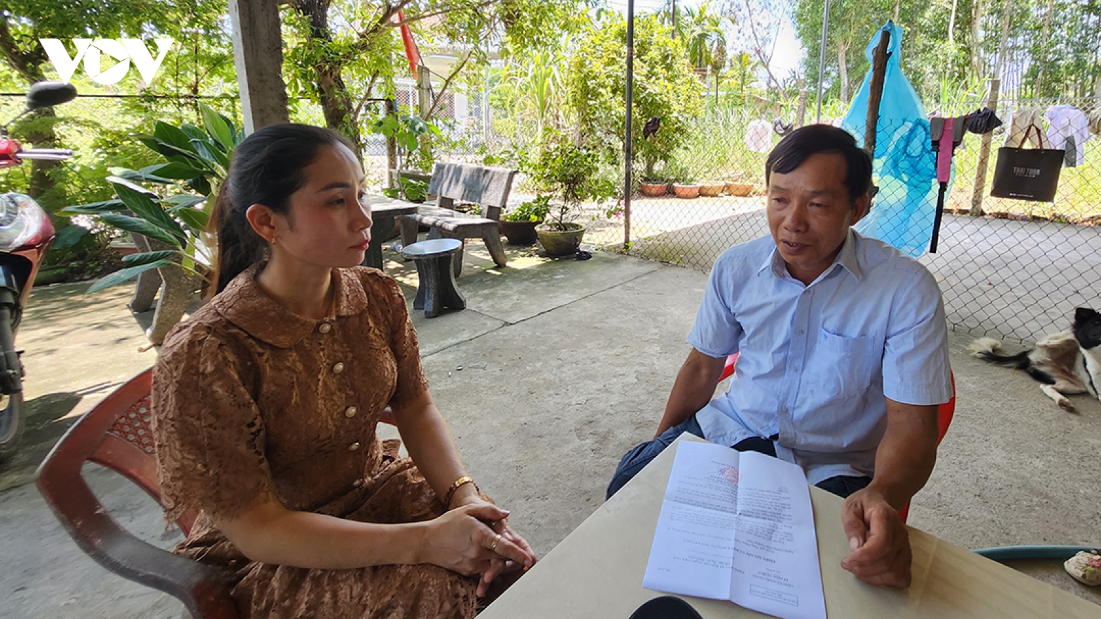 Xử lý chậm hồ sơ, cán bộ xã đến tận nhà xin lỗi dân