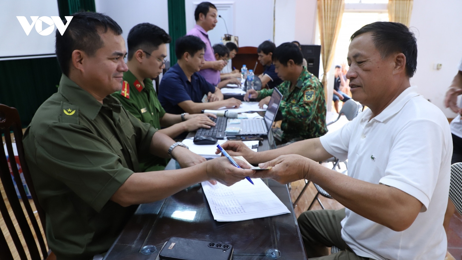 Kết luận số 192-KL/TW của Bộ Chính trị, Ban Bí thư về chính quyền 2 cấp