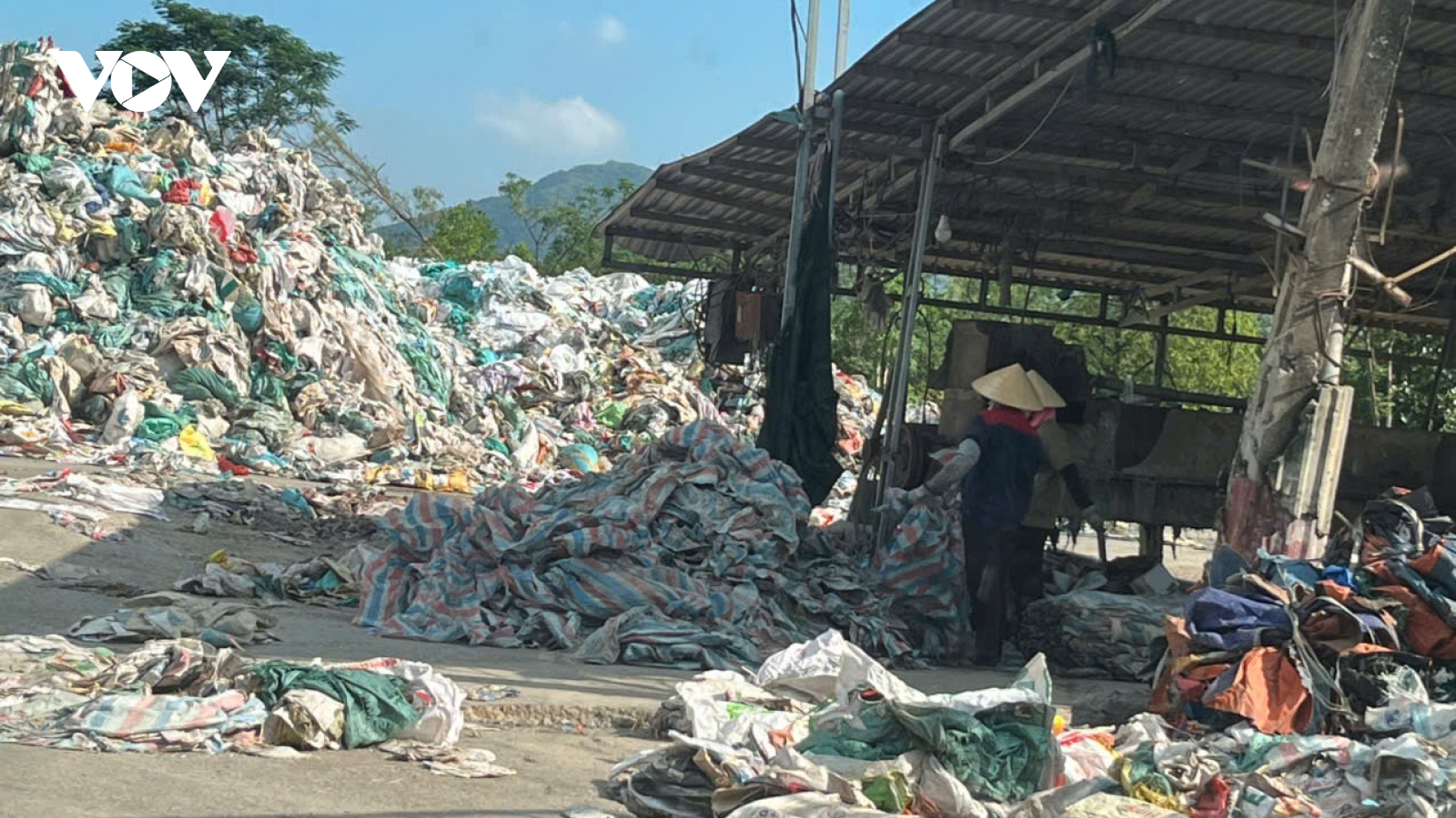 Thanh Hóa: Ô nhiễm môi trường tại các cơ sở tái chế bao bì tự phát