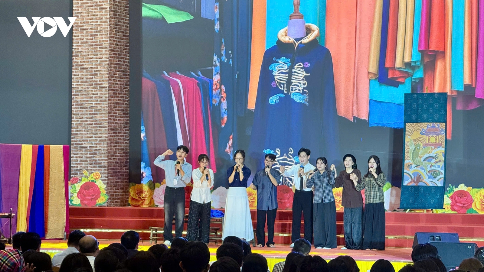 Giới trẻ với công nghiệp văn hóa và phát triển du lịch bền vững