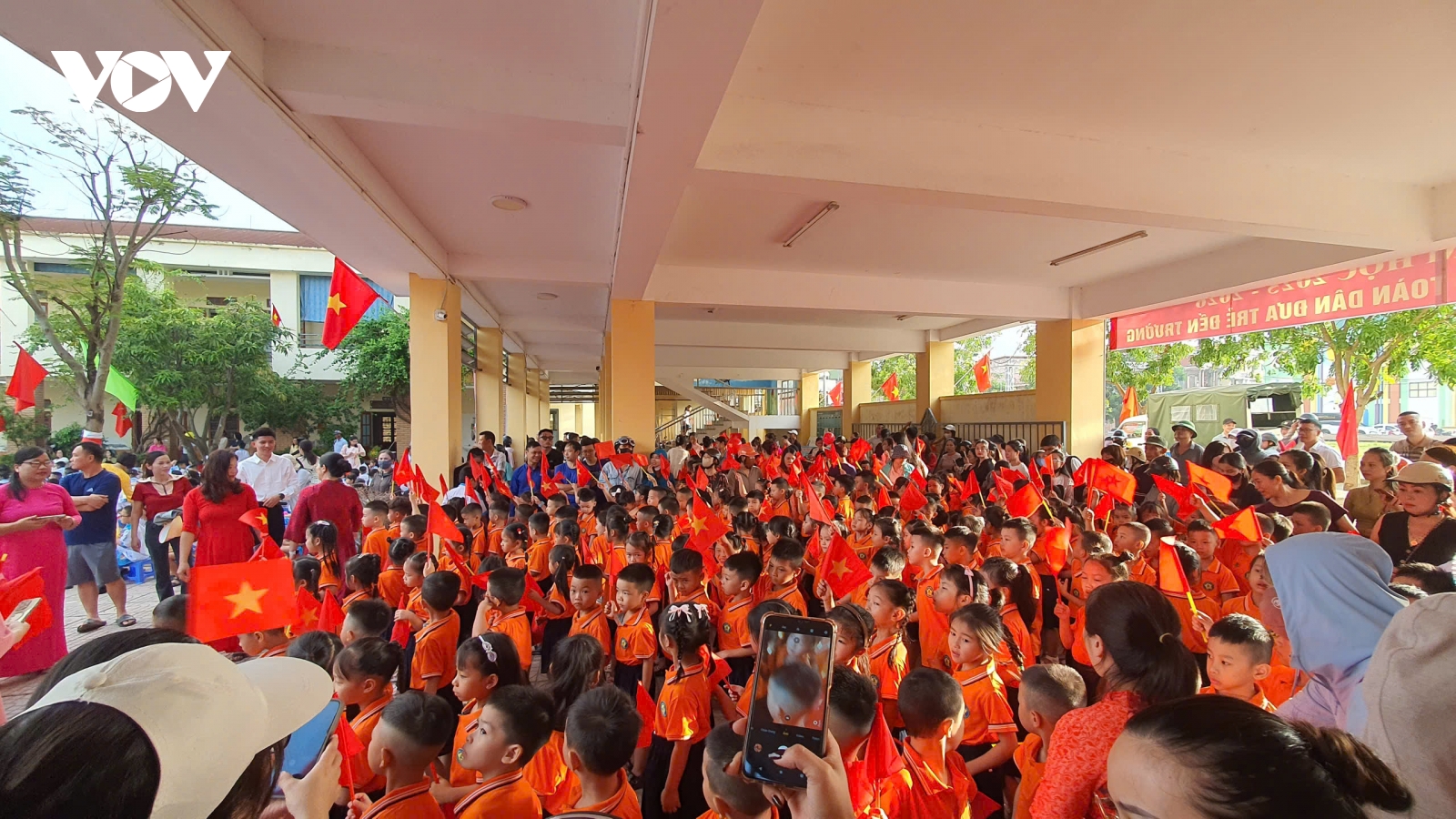 Trường học vùng lũ Nghệ An vượt khó bước vào năm học mới