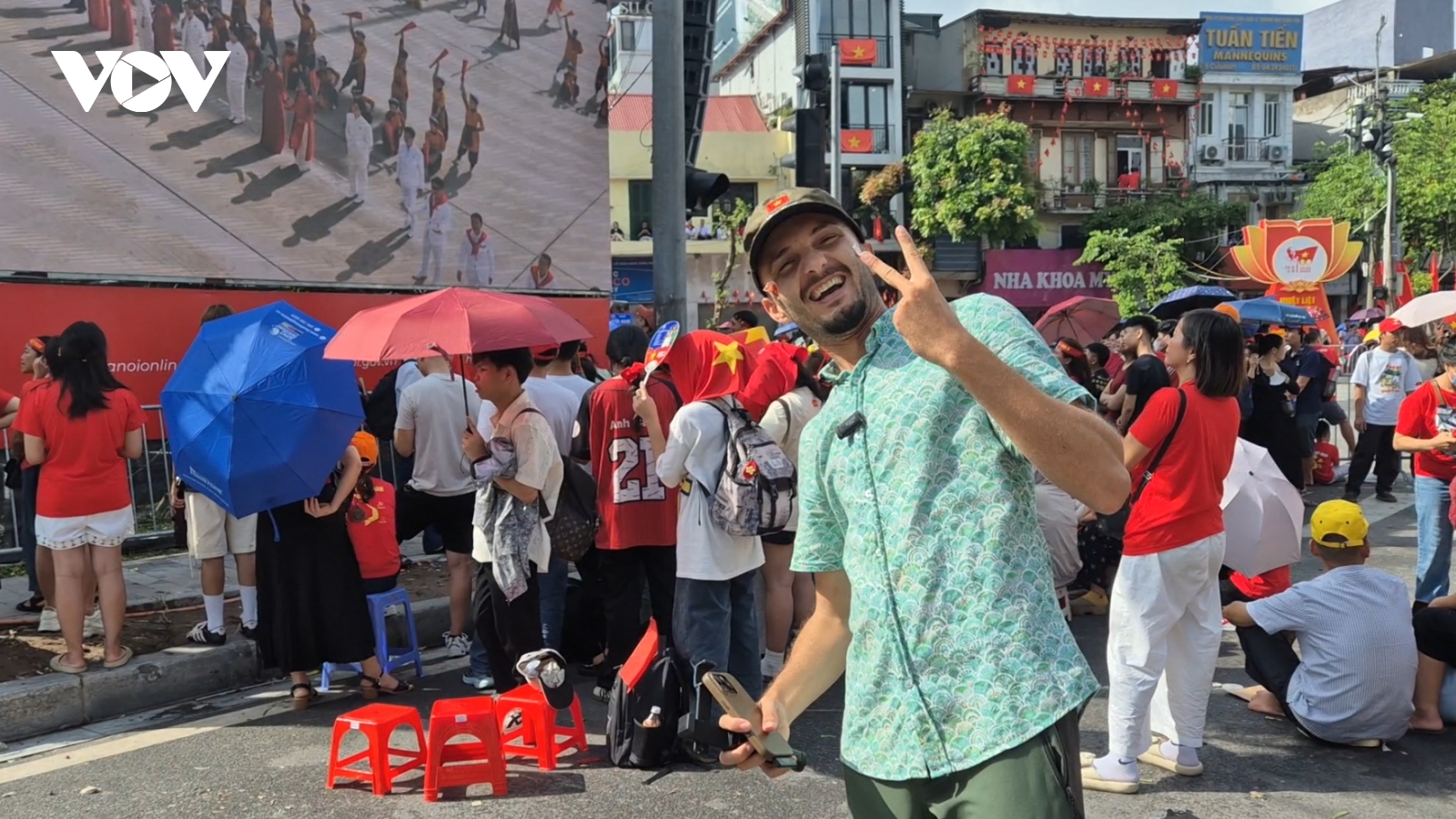 Du khách quốc tế chia sẻ niềm vui, sự ngưỡng mộ nhân ngày Độc lập của Việt Nam