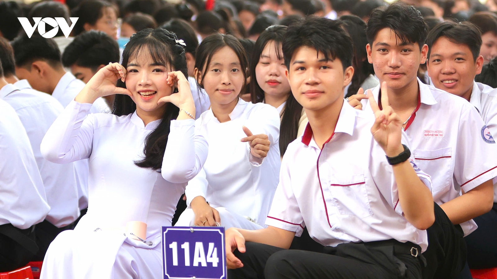 Hàng triệu học sinh tại các tỉnh, thành trên cả nước nô nức khai giảng năm học mới