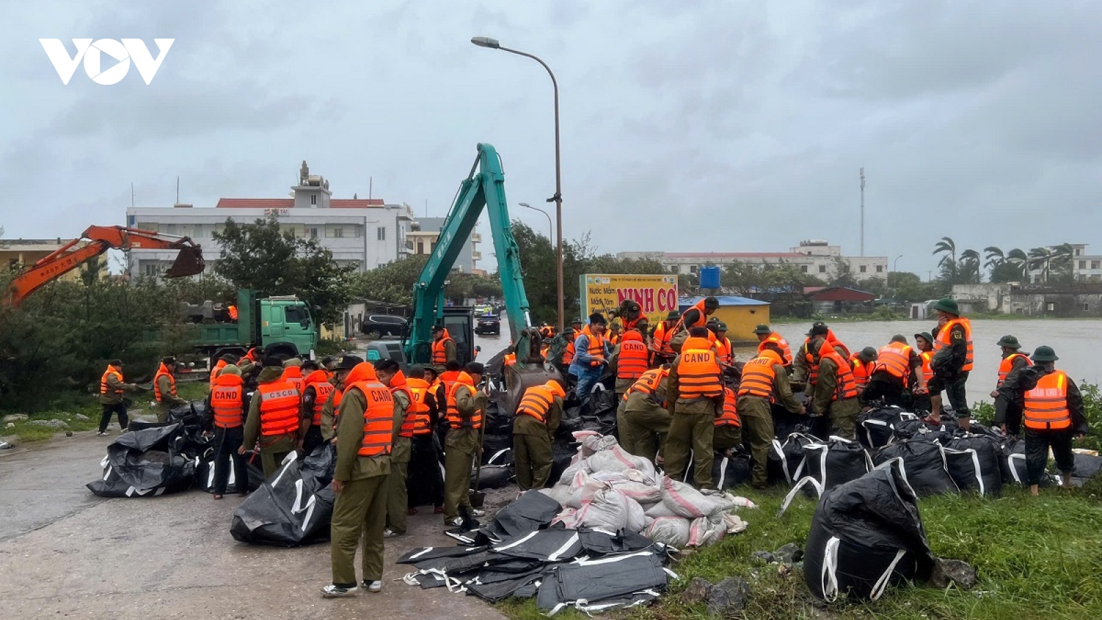 Ninh Bình công bố tình huống khẩn cấp sự cố sạt, sụp mái kè biển Hải Thịnh 3