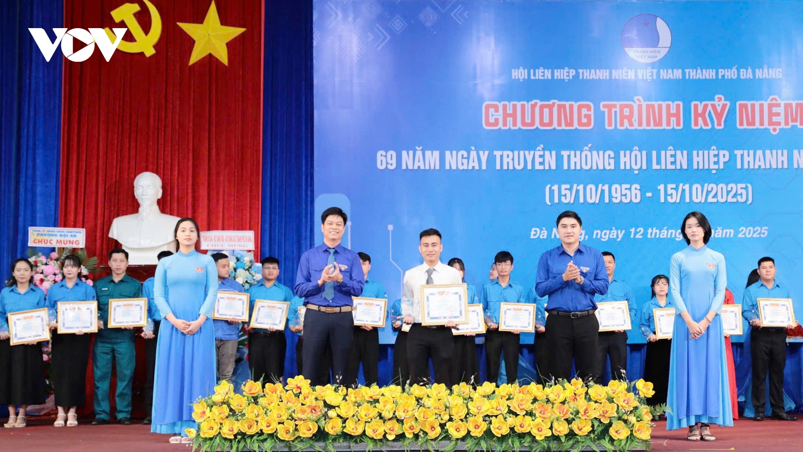 Đà Nẵng trao giải thưởng “15 tháng 10” và “Thanh niên sống đẹp”
