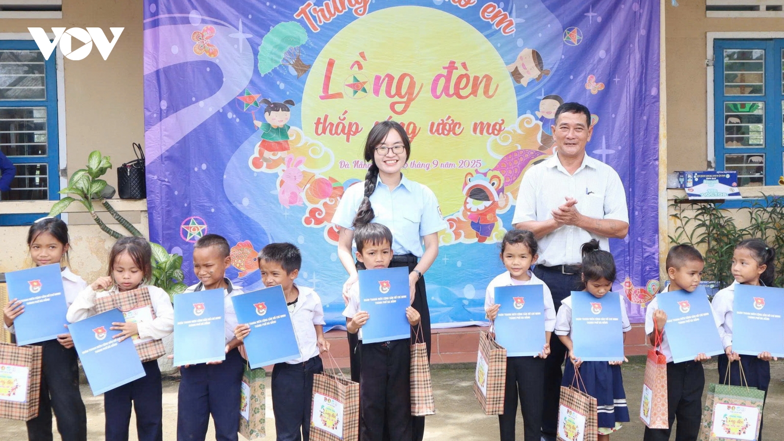 Hàng nghìn phần quà Trung thu đến với trẻ em nghèo và trẻ em miền núi ở Đà Nẵng