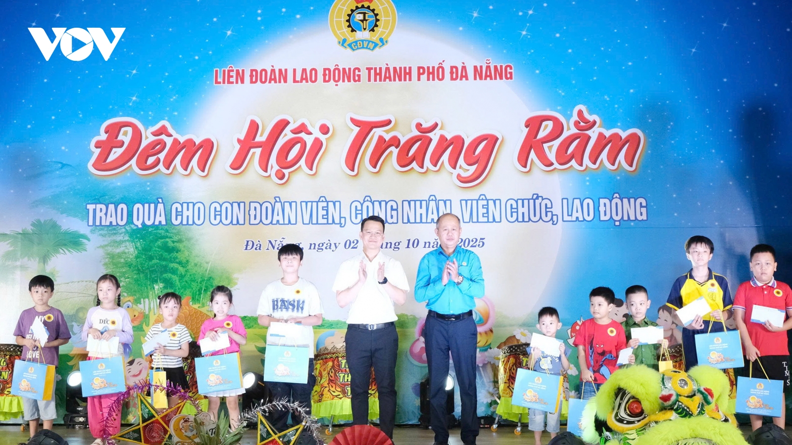 Trao quà Trung thu và học bổng cho trẻ em có hoàn cảnh khó khăn