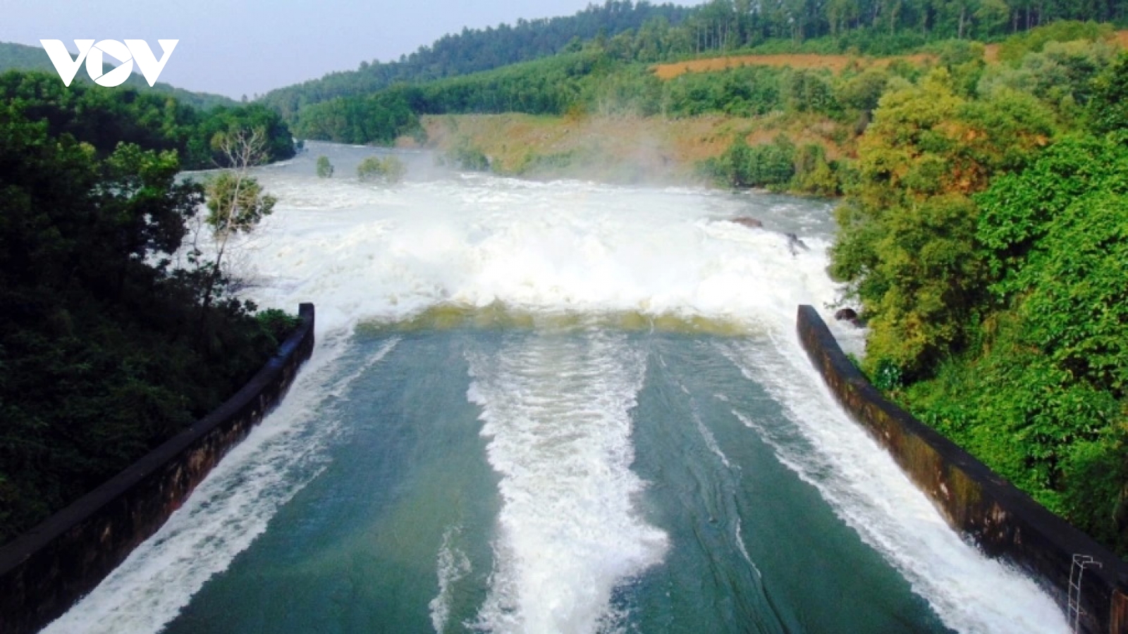 8 giờ ngày 22/10, hồ Phú Ninh (Đà Nẵng) xả điều tiết ứng phó bão số 12