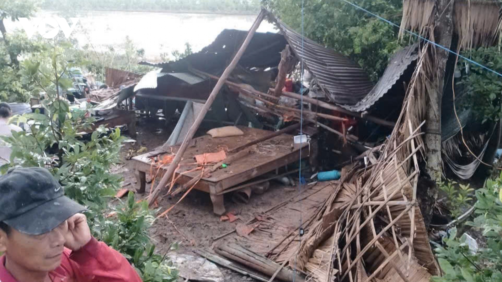 Dông lốc gây thiệt hại 14 căn nhà, nhiều cây ăn trái tại Đồng Tháp