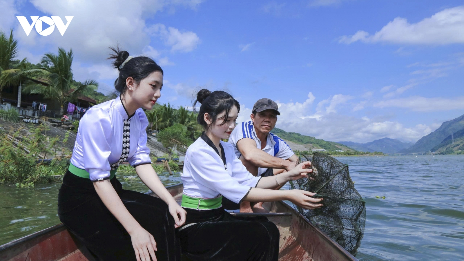 Trải nghiệm mùa nước nổi ở Mường Lay, Điện Biên