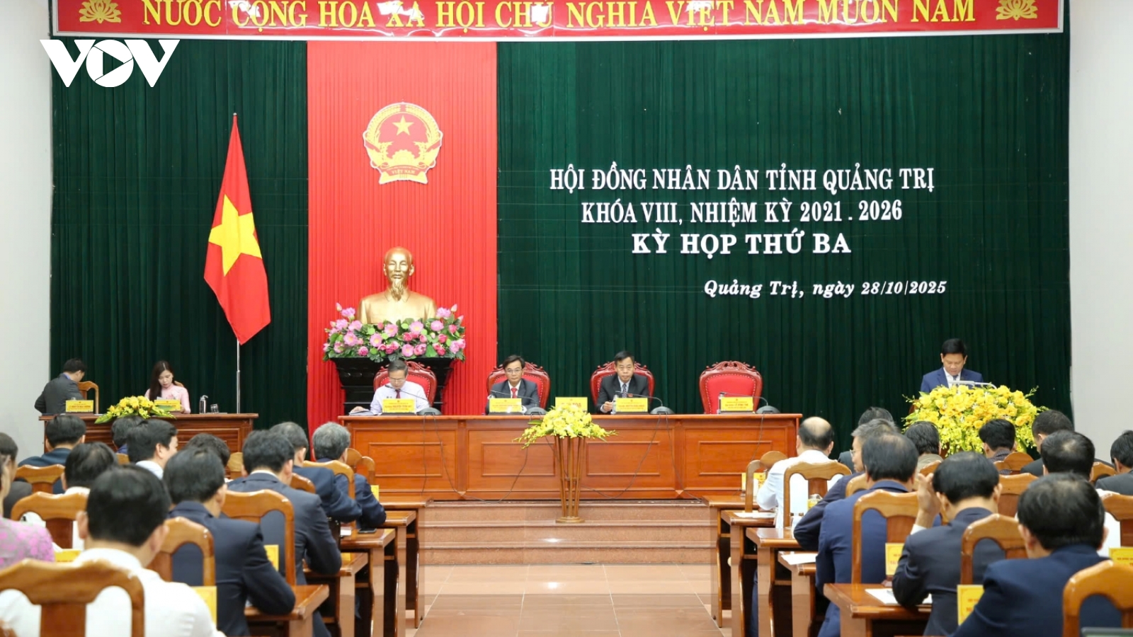 Chủ tịch xã không phải ngồi chờ chứng thực giấy tờ cho người dân