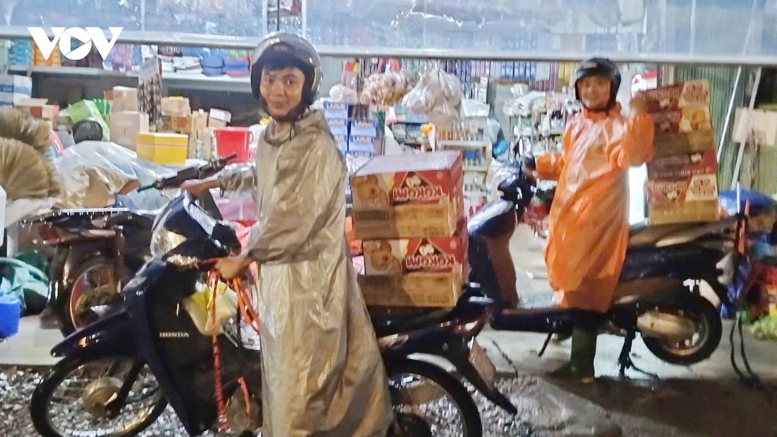 Đà Nẵng: Khẩn trương tiếp tế lương thực cho vùng bị cô lập do mưa lũ