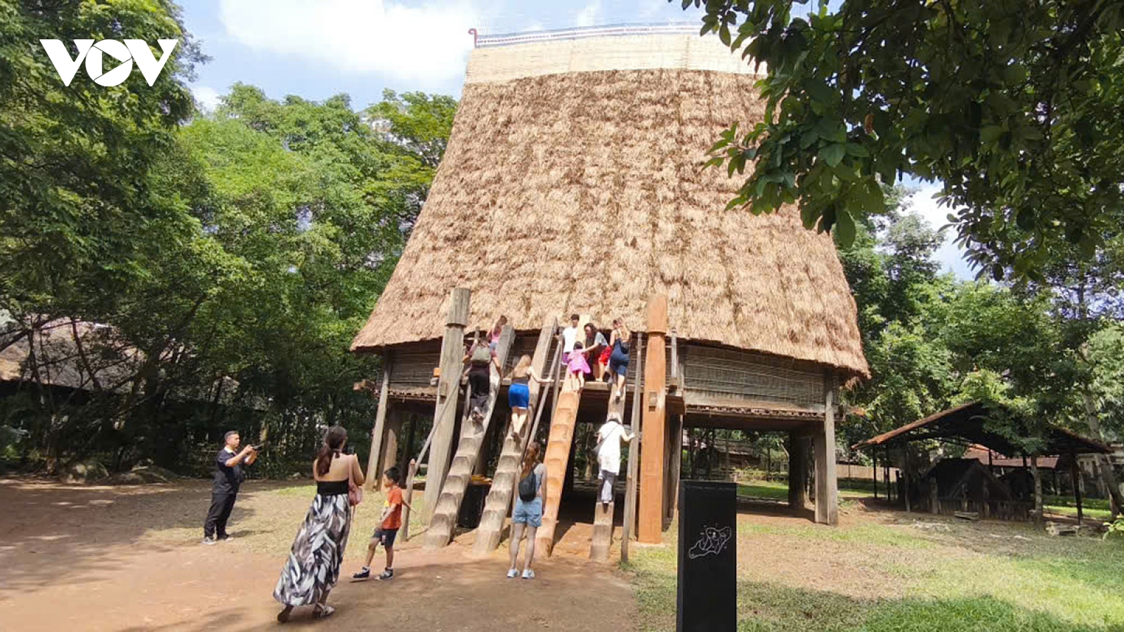 Bảo tồn không gian nhà Rông truyền thống tại bảo tàng Dân tộc học Việt Nam