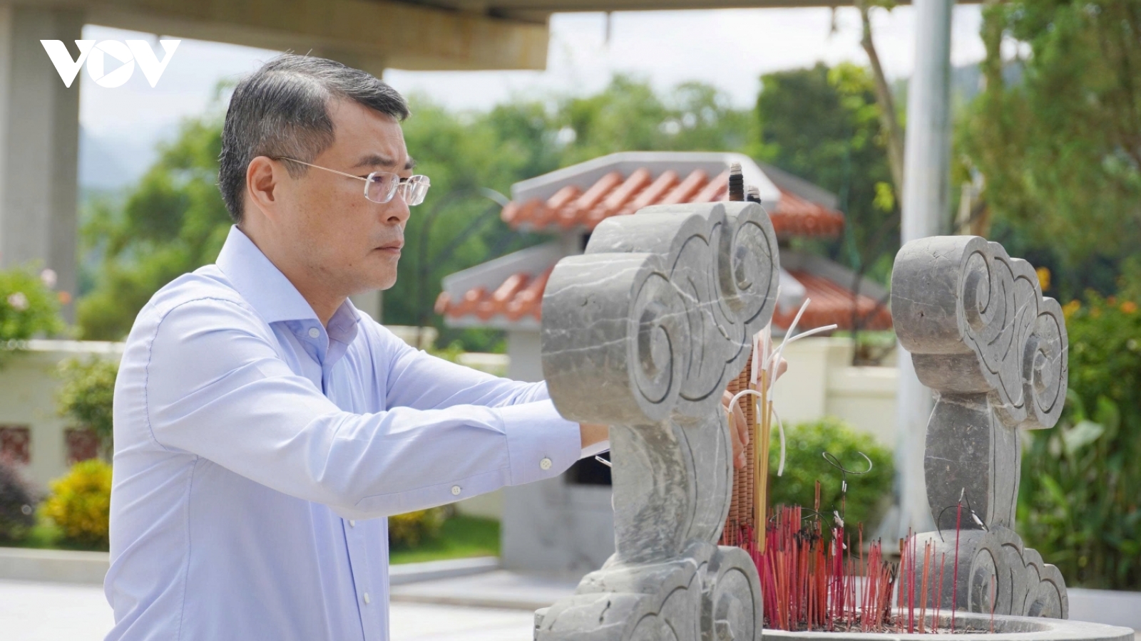 Trưởng Ban Tổ chức Trung ương dâng hương Anh hùng Liệt sĩ tại tỉnh Quảng Trị