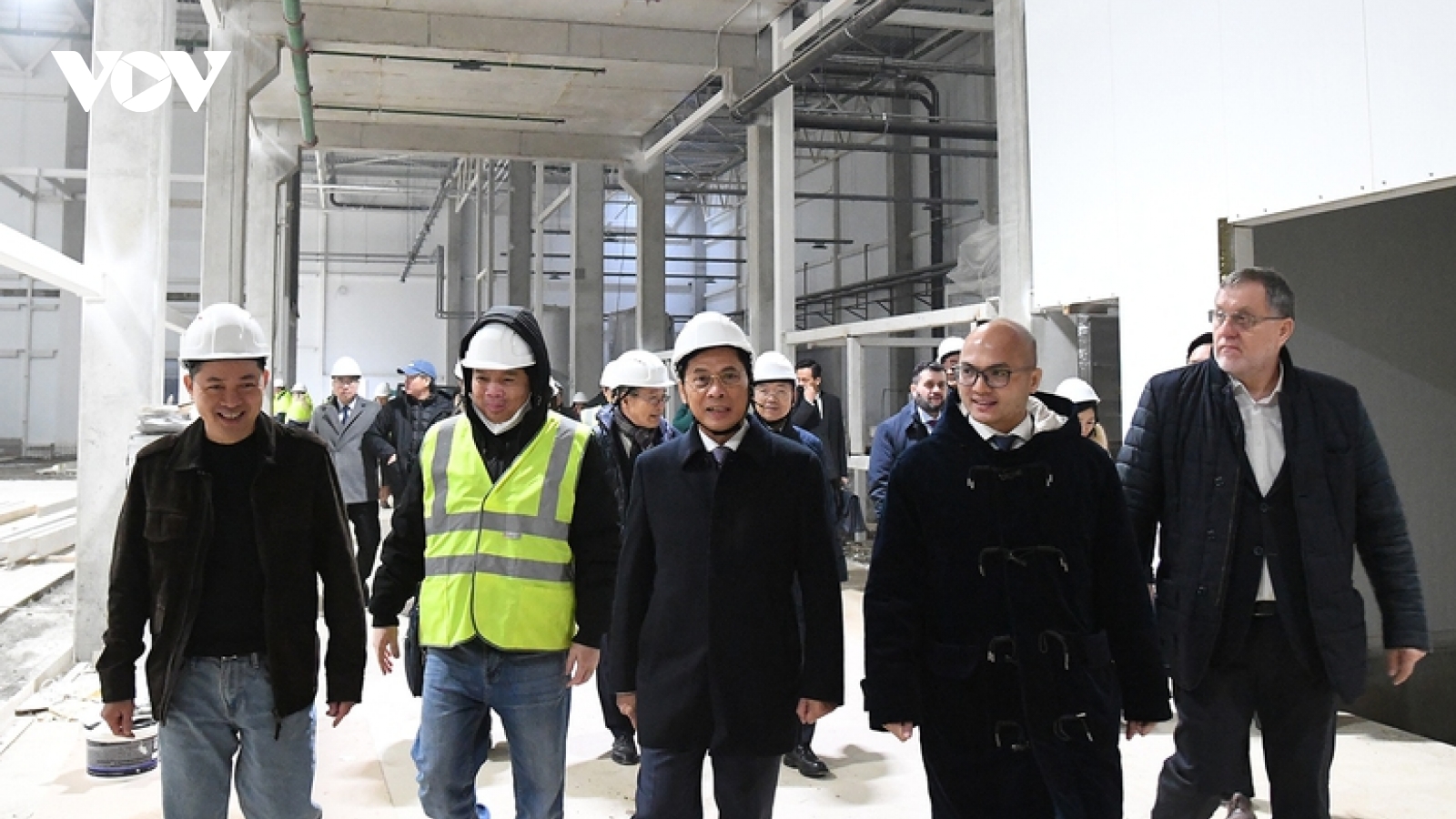 Phó Thủ tướng Bùi Thanh Sơn thăm Nhà máy chế biến sữa tươi sạch của TH tại Nga