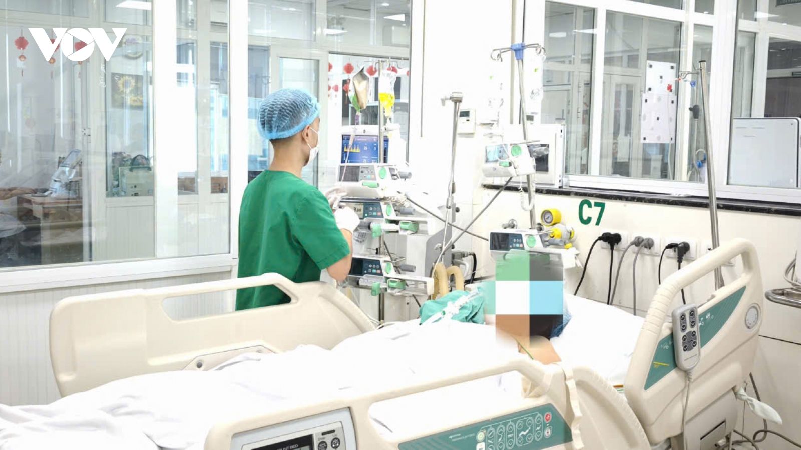 Nhiều ca sốt xuất huyết nặng nhập viện sau mưa bão, có người rơi vào sốc