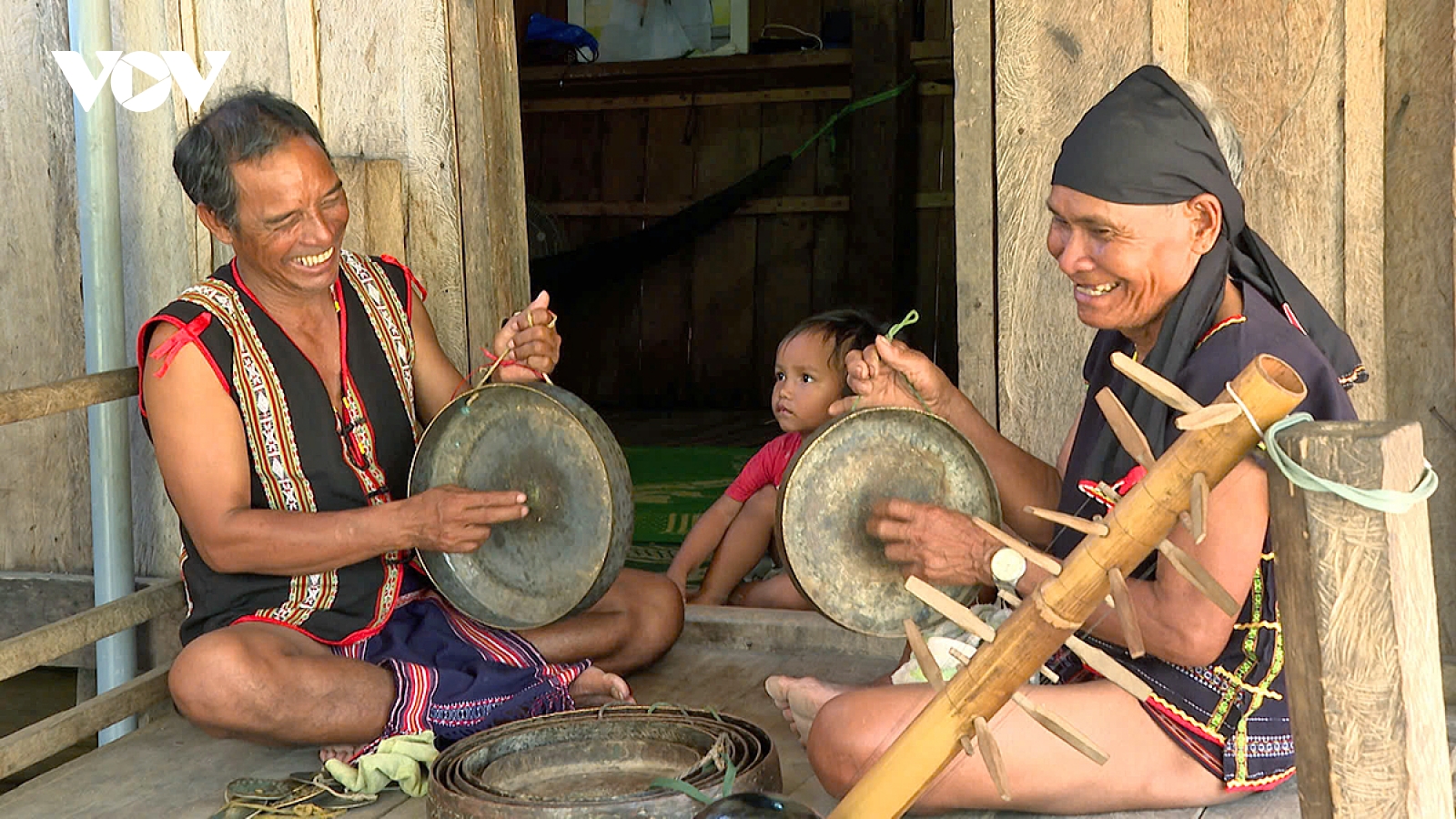 Nghệ nhân - người giữ hồn văn hoá dân tộc thiểu số Gia Lai giữa nhịp sống hiện đại