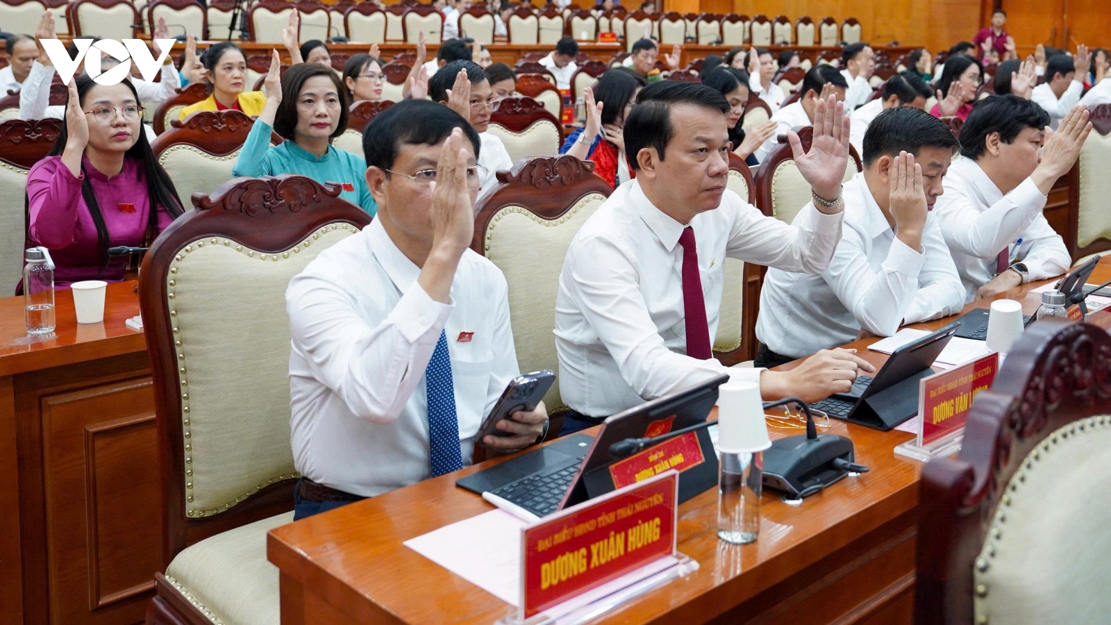 Thái Nguyên xem xét nhiều chính sách về an sinh, giáo dục và nhà ở