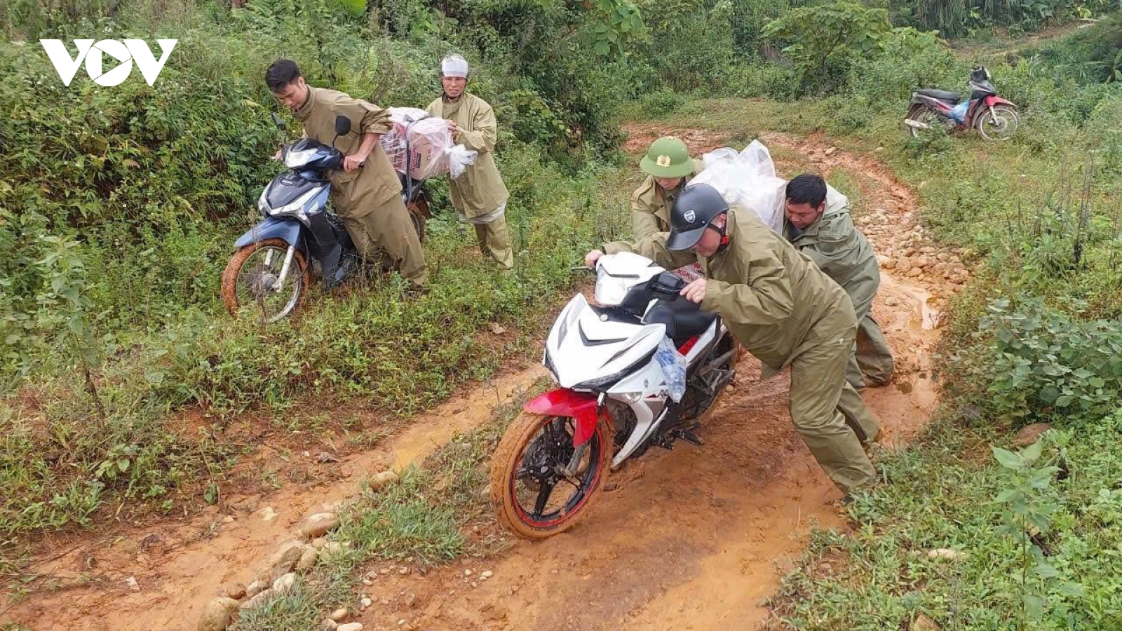 Công an Lào Cai xung kích, vì nhân dân phục vụ trong thiên tai