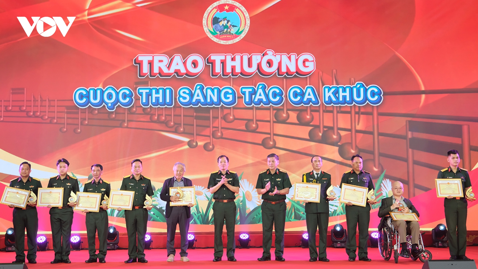 Trao giải các hoạt động kỷ niệm 80 năm ngày truyền thống của LLVT Quân khu 5