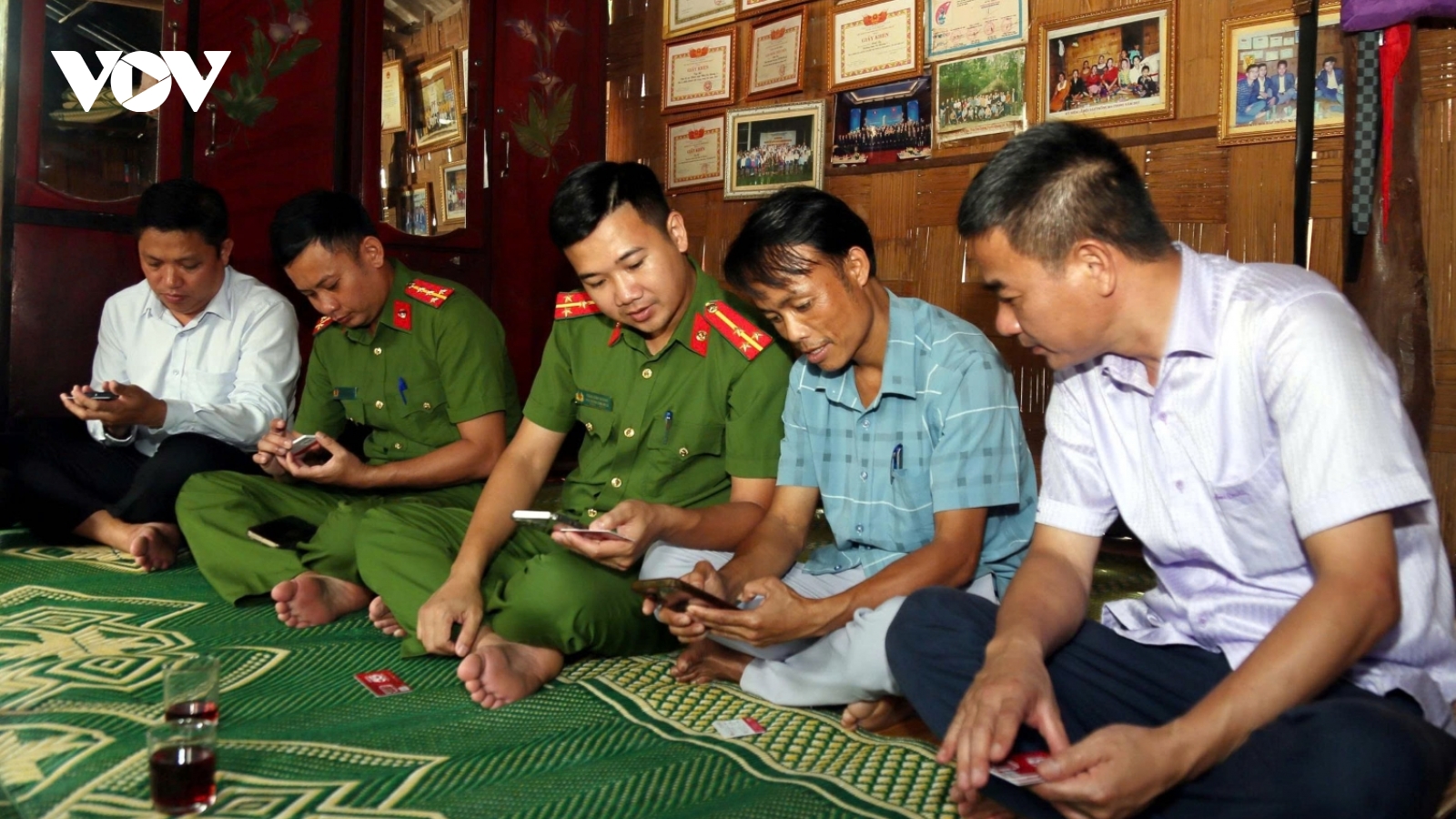 Hỗ trợ người dân miền núi, biên giới Quảng Trị tiếp cận chuyển đổi số