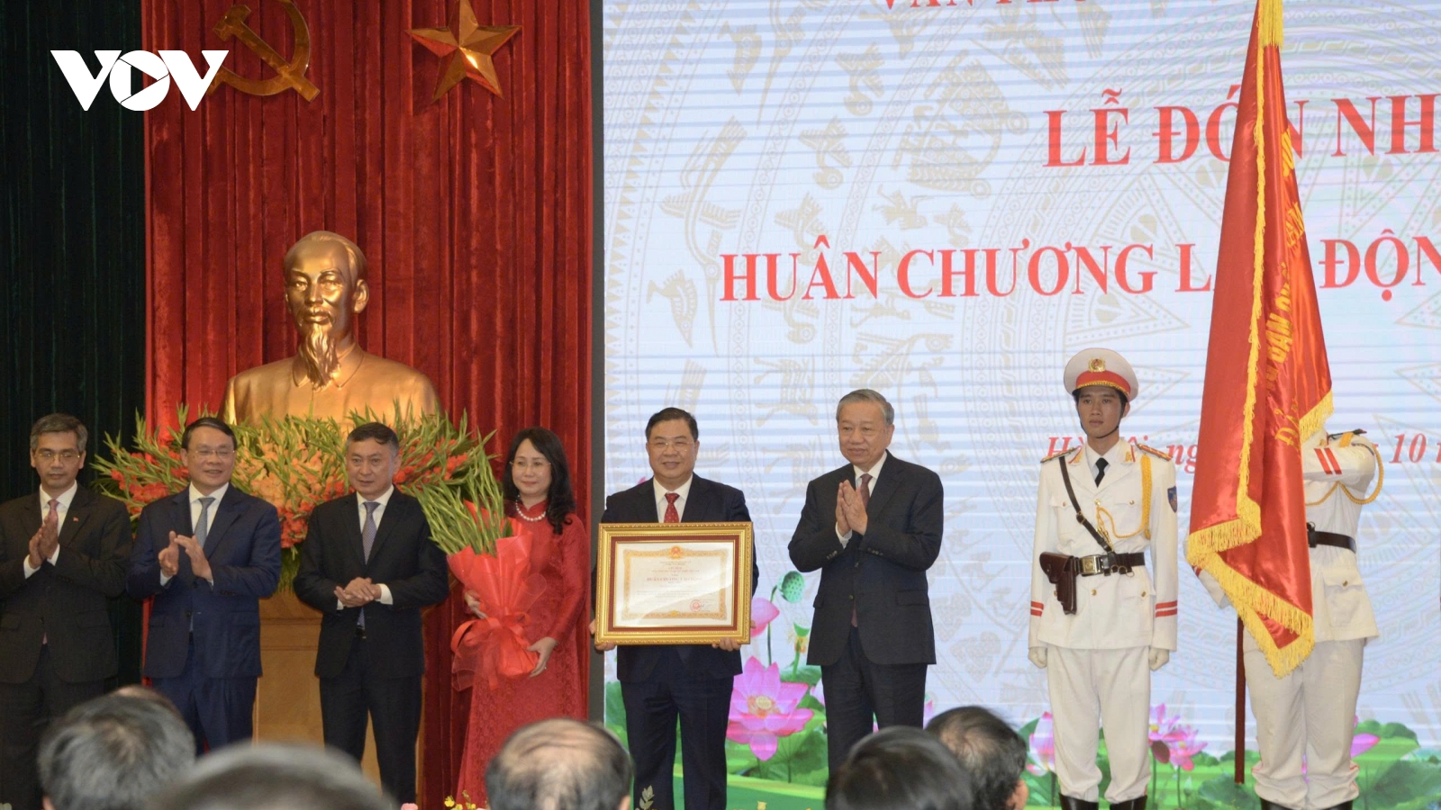 Tổng Bí thư: Kết hợp kỷ luật sắt với sáng tạo mềm để tham mưu ngắn gọn-đúng việc