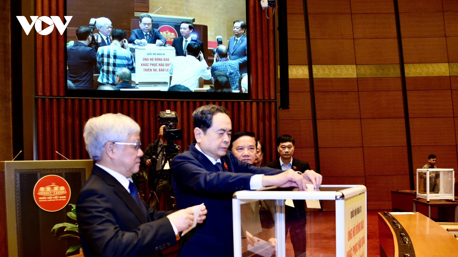 Quốc hội tưởng niệm các nạn nhân bị thiệt mạng do mưa lũ