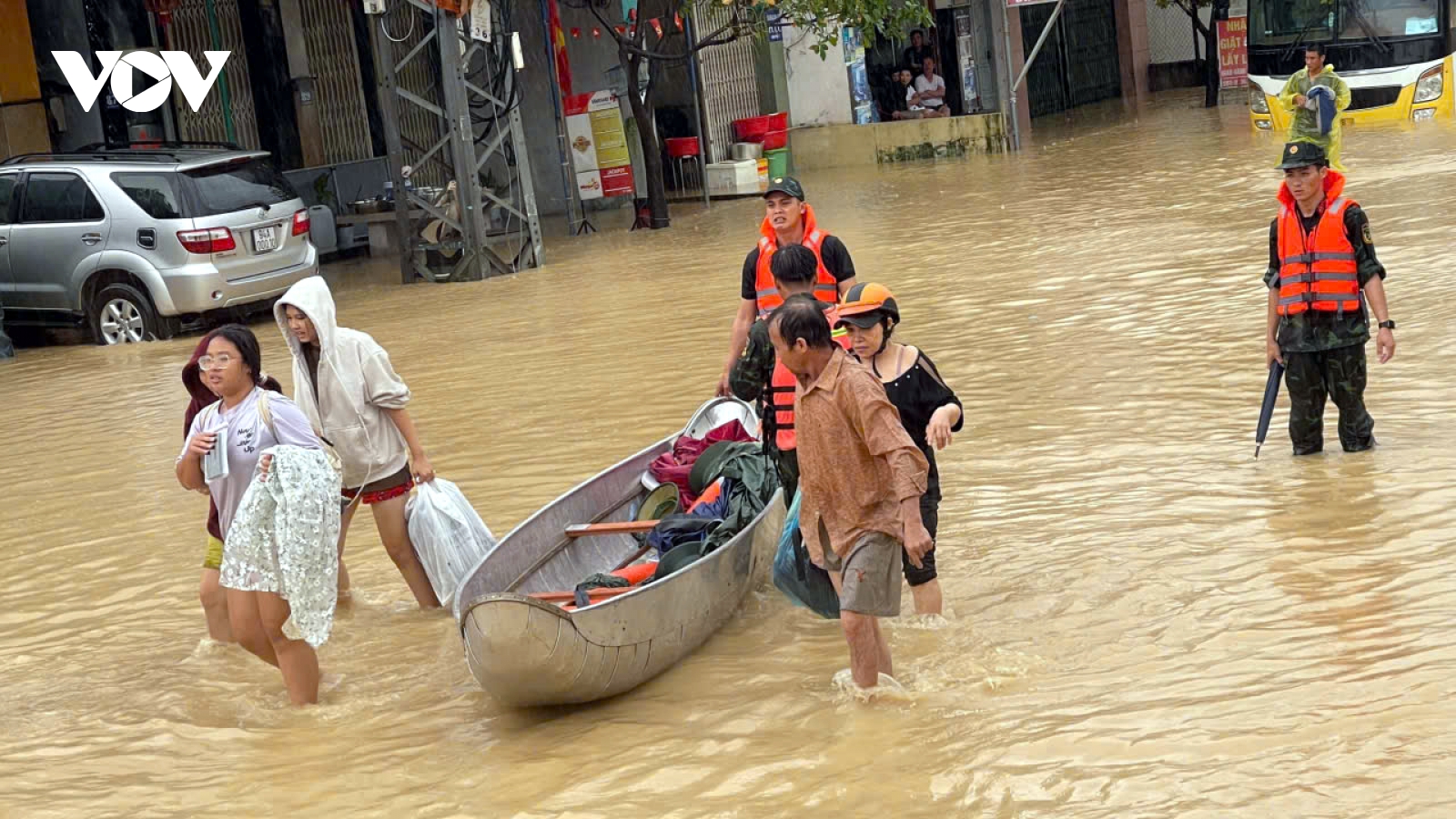 Gia Lai sơ tán dân trong đêm, đề phòng lũ quay trở lại Tuy Phước