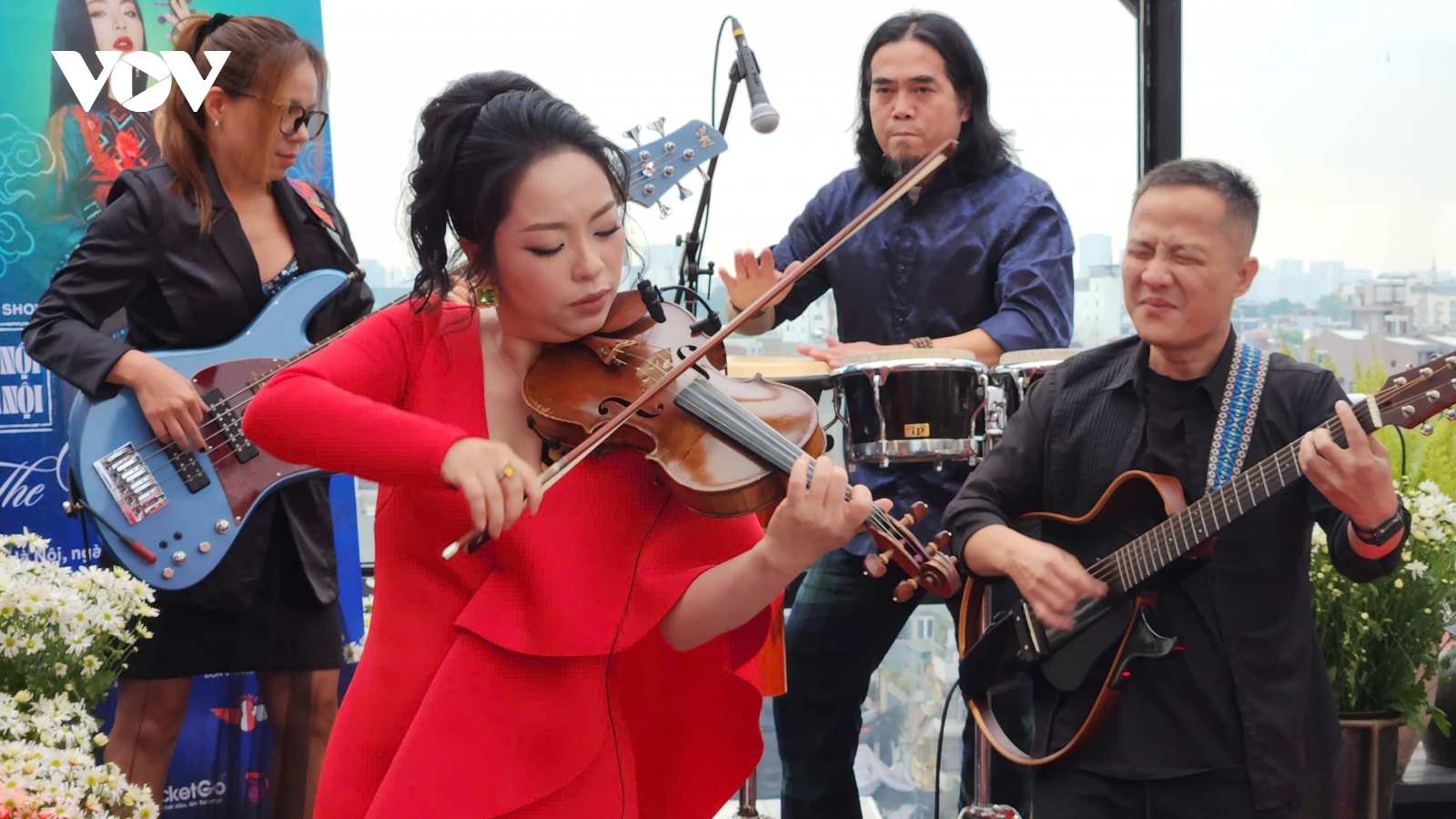 Trịnh Minh Hiền phối violin với đàn bầu, đàn nhị kể chuyện Hà Nội bằng âm nhạc