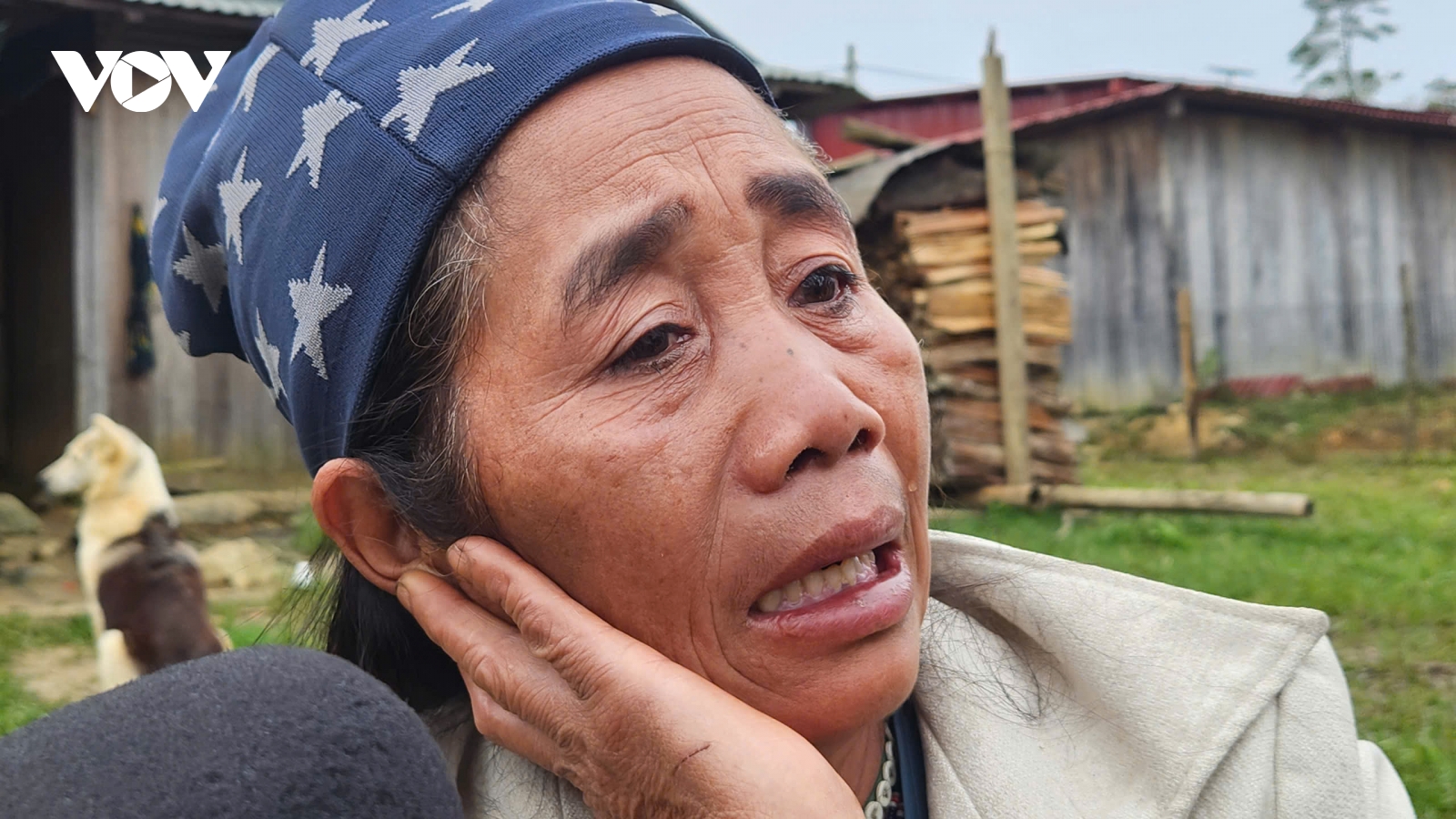 "Núi lở, đất chảy" và nước mắt người ở lại